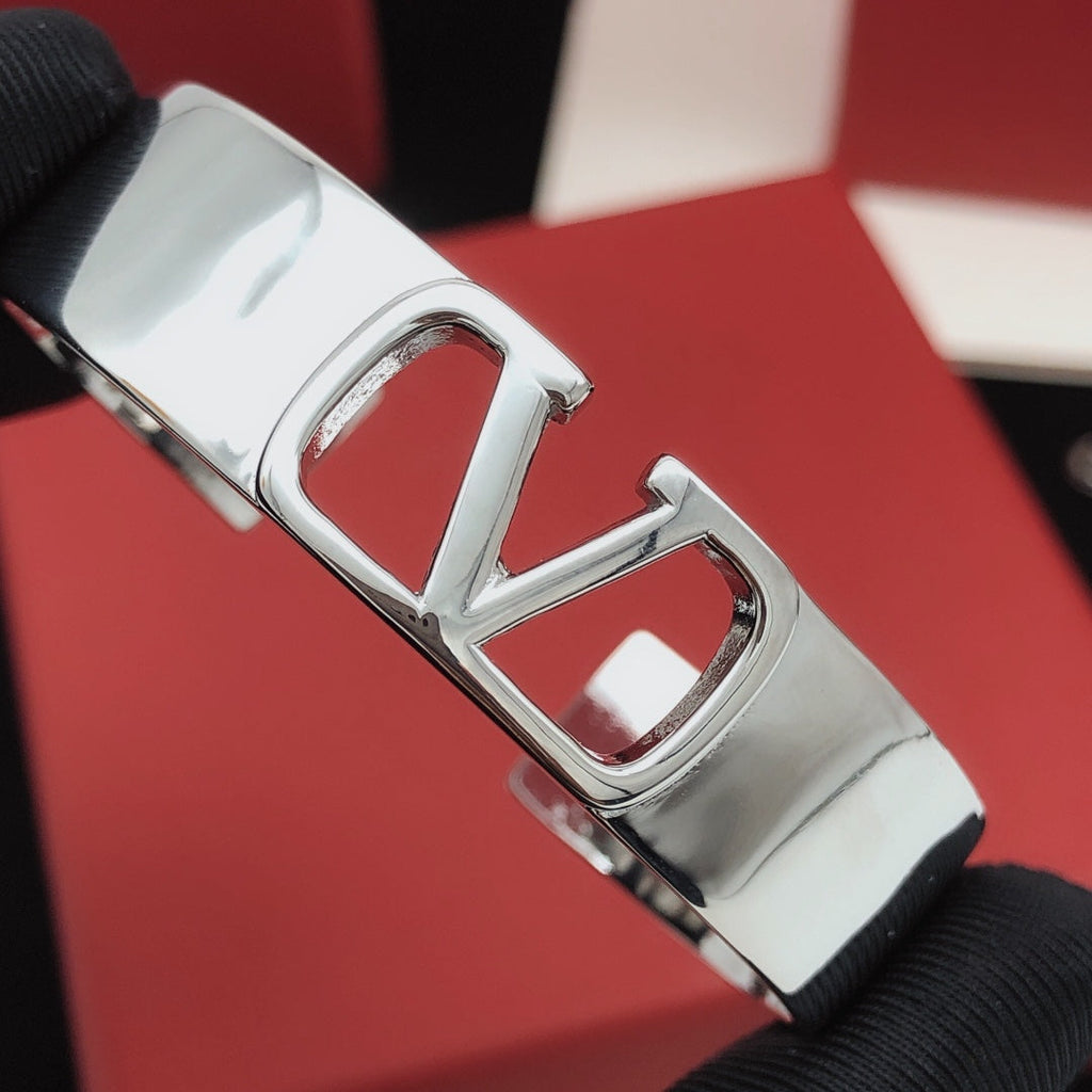 18K Valentino Cuff Bracelet
