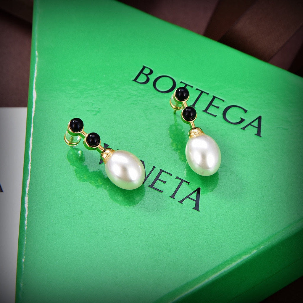 18K BVLGARI Pearl Earrings