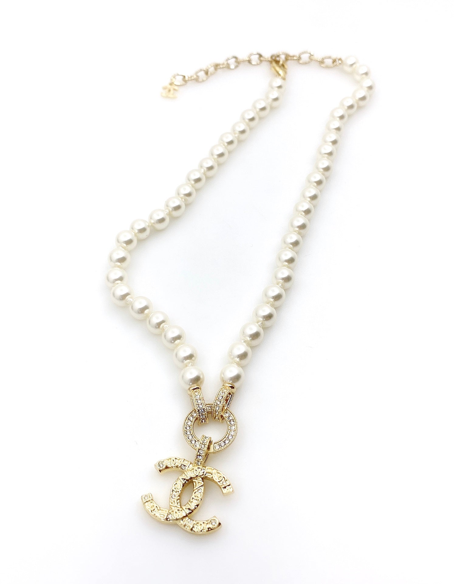 18K  Chanel Pearls Choker Necklace