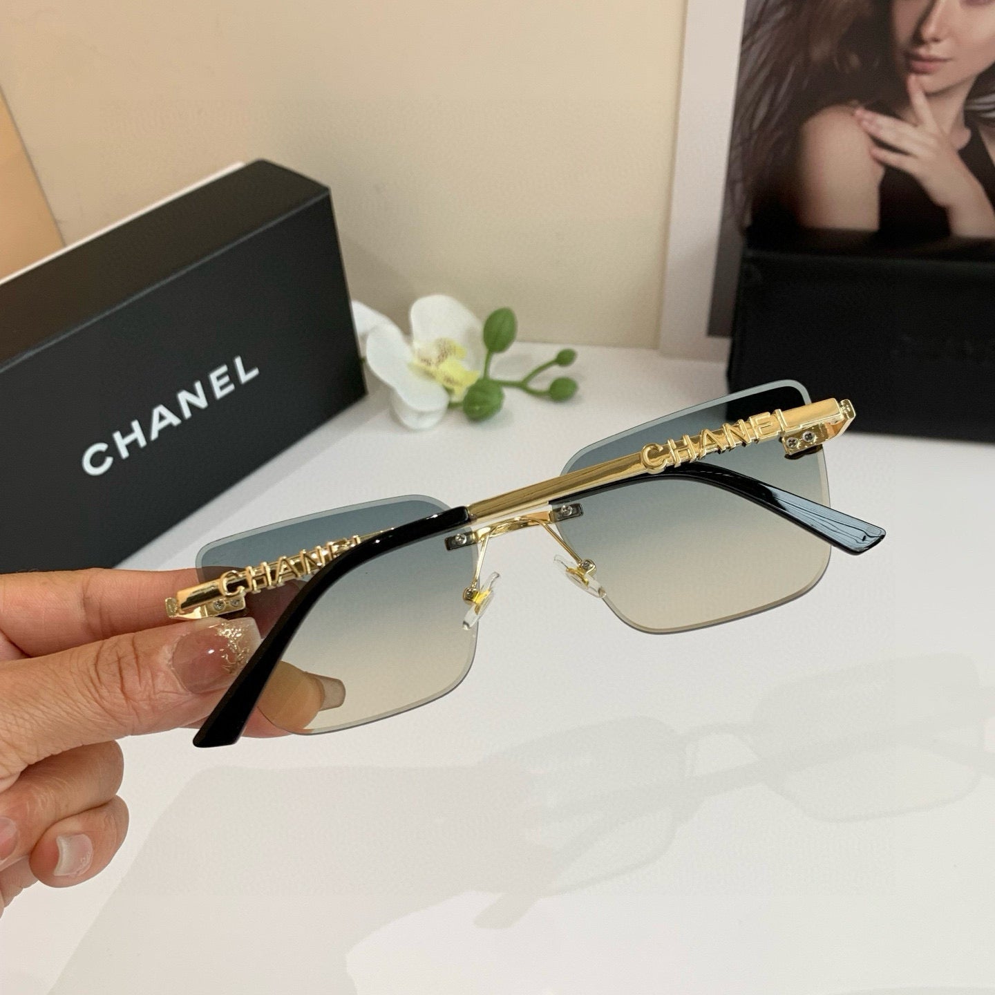 CC Gold-Trimmed Gradient Square Sunglasses